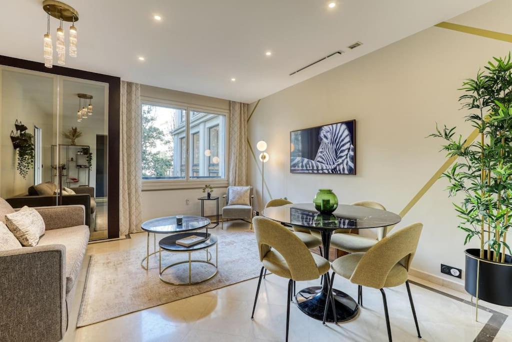 Montaigne Executive Suite Parigi Esterno foto