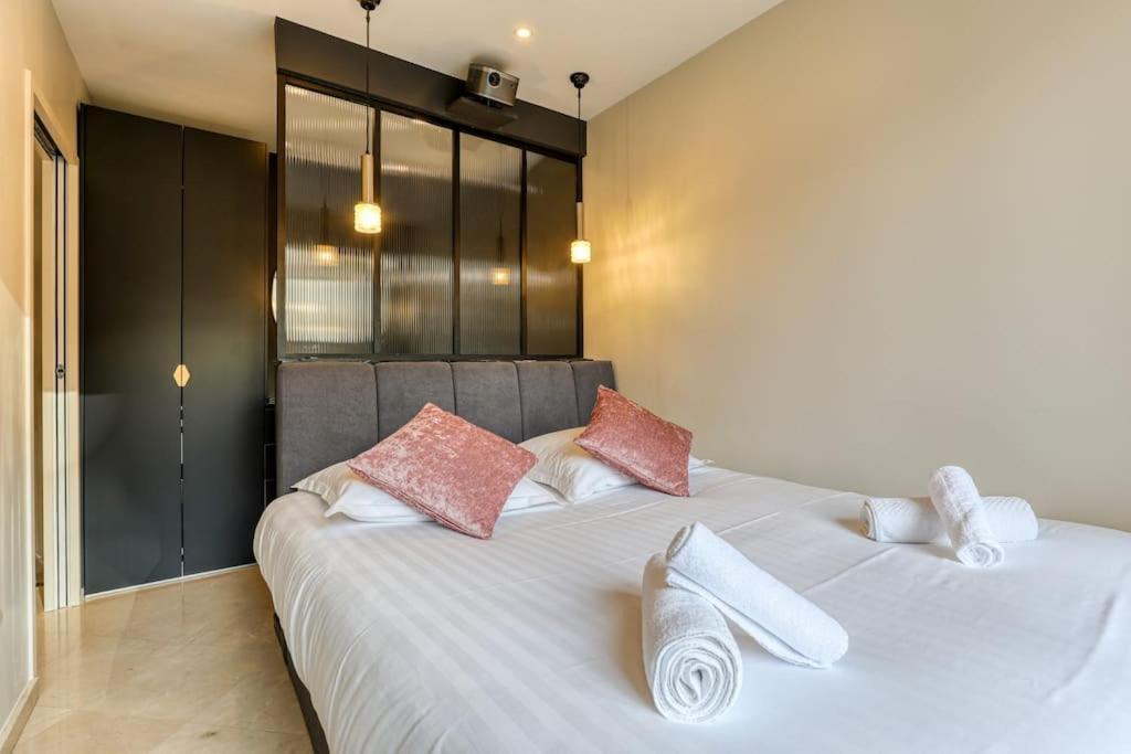 Montaigne Executive Suite Parigi Esterno foto