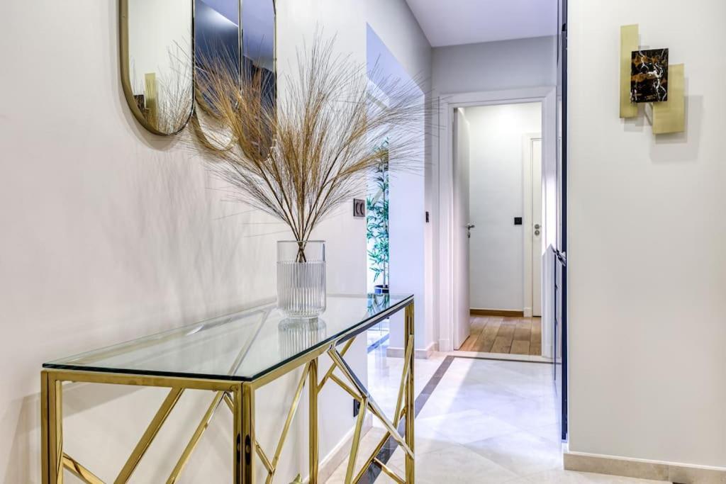 Montaigne Executive Suite Parigi Esterno foto