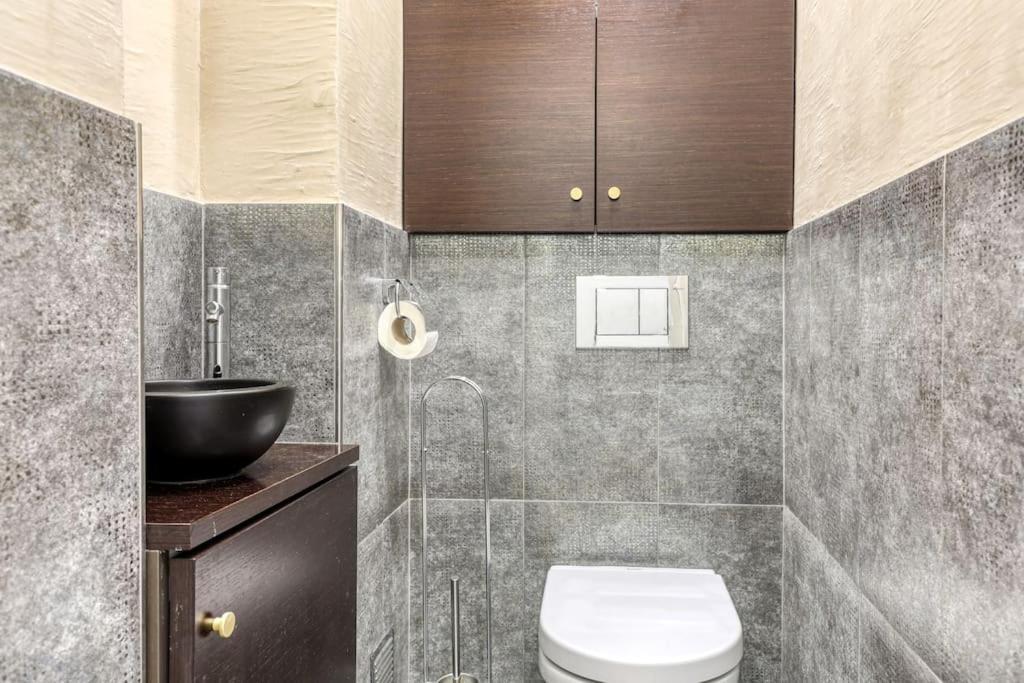 Montaigne Executive Suite Parigi Esterno foto