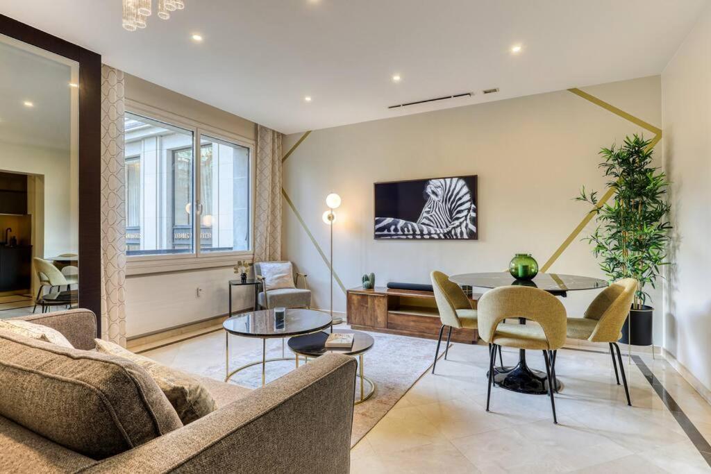 Montaigne Executive Suite Parigi Esterno foto