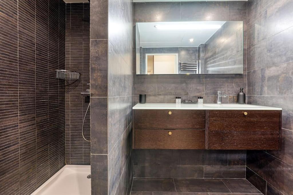 Montaigne Executive Suite Parigi Esterno foto