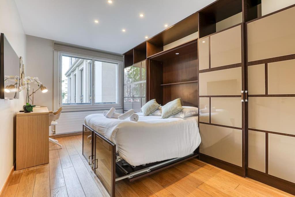 Montaigne Executive Suite Parigi Esterno foto