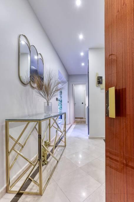 Montaigne Executive Suite Parigi Esterno foto
