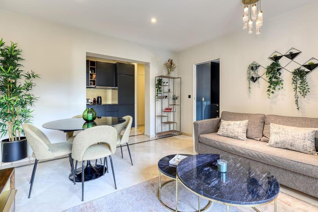 Montaigne Executive Suite Parigi Esterno foto