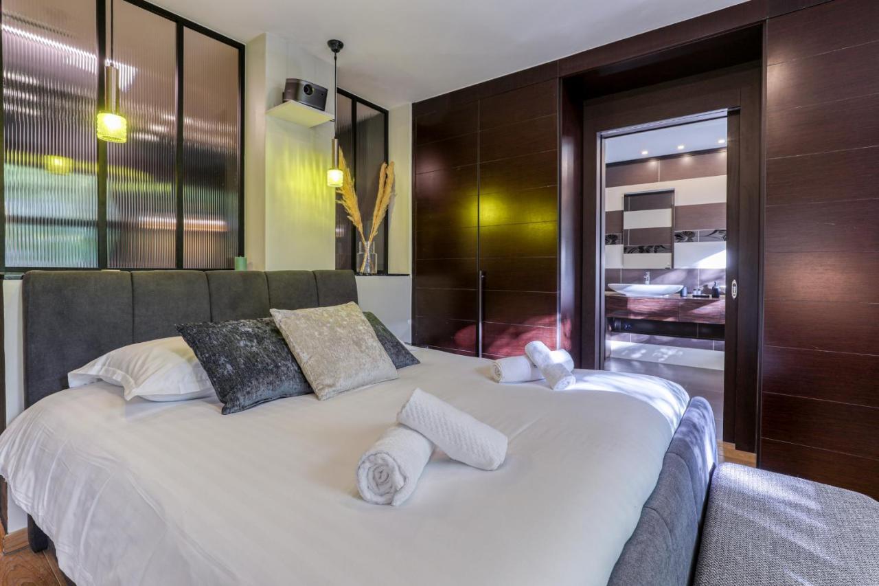 Montaigne Executive Suite Parigi Esterno foto