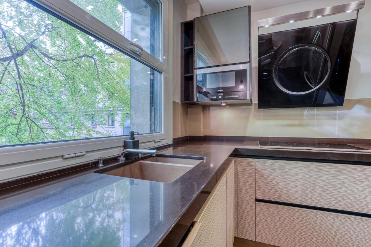 Montaigne Executive Suite Parigi Esterno foto
