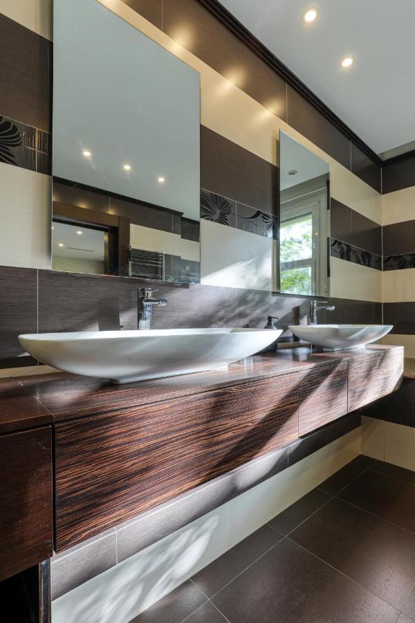 Montaigne Executive Suite Parigi Esterno foto