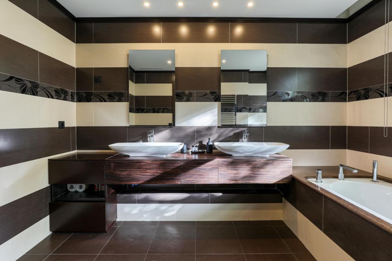 Montaigne Executive Suite Parigi Esterno foto