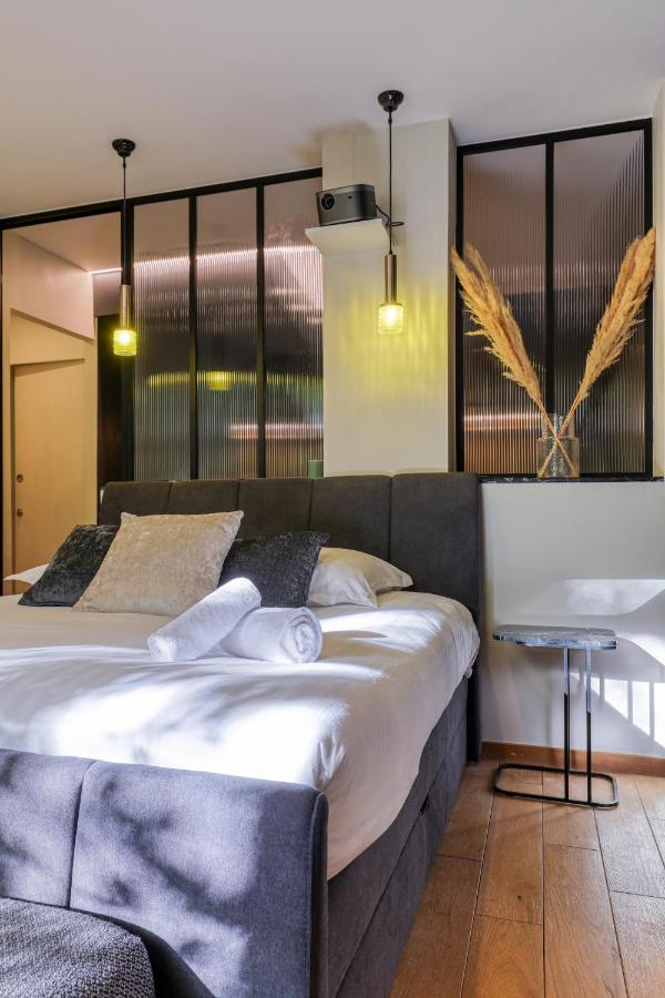 Montaigne Executive Suite Parigi Esterno foto